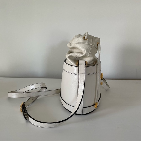 Gucci 1955 Horsebit Leather Bucket Bag in White - Picture 5 of 11